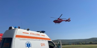 Negreștean căzut pe stradă, trimis cu elicopterul SMURD la o clinică din Iași