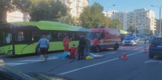 Accident în Crucea Gării din Vaslui: O femeie a fost lovită pe trecerea de pietoni