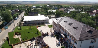 Condiții moderne pentru elevii din satul Bădeana: școală și sală de sport nou-nouțe!