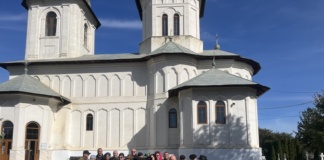 Nevăzătorii vasluieni, în vizită la mănăstirile Movila lui Burcel și Dimitrie Cantemir, și Catedrala Episcopală din Huși