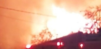 Incendiu puternic noaptea trecută la un depozit de materiale de construcție din Viișoara