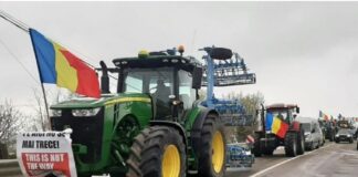 Fermierii și transportatorii au blocat și drumul care duce spre vama Albița