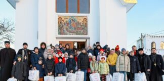 Caravana „Dar de Crăciun”, a Episcopiei Hușilor, a oferit daruri și copiilor din Basarabia