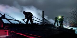 Și-a dat foc casei și s-a spânzurat