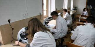Județul Vaslui, reprezentat de zece vasluience și o hușeancă la Olimpiada națională de Biologie