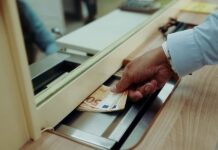 Deprecierea leului se vede în prețuri, rate și comportamentul de consum