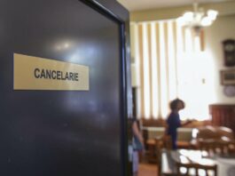 Prima de carieră didactică, de 1.500 de lei, a intrat în conturile dascălilor vasluieni. Cum pot fi cheltuiți banii