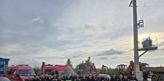 Pompierii vasluieni, de aproape o săptămână alături de sinistrații din județul Galați