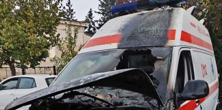 Ambulanță cuprinsă de flăcări noaptea trecută în substația Huși