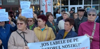 Sute de hușeni și-au manifestat susținerea pentru Nelu Tătaru, în vreme ce deputații aprobau ridicarea imunității