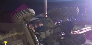 Tractor lovit de tren cu 30 de călători la Băcești. Șoferul a refuzat să fie dus la spital