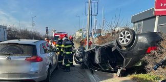 Accident cu o mașină răsturnată la intrarea în municipiul Vaslui
