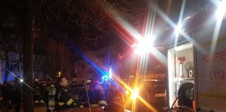 Incendiu puternic la o garsonieră din Vaslui. O persoană a suferit o intoxicaţie cu monoxid de carbon, alte trei au suferit atac de panică