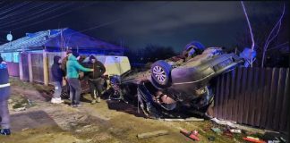 Accident grav în municipiul Vaslui. Patru persoane au fost rănite după ce două autoturisme s-au ciocnit violent şi s-au răsturnat