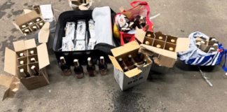 Țigări și cognac de contrabandă ascunse printre pungi de pufuleţi, confiscate la frontieră