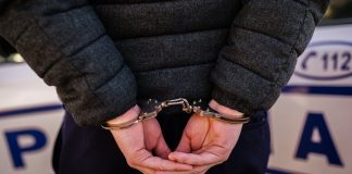 A încercat să fure dintr-un magazin de Ziua Îndrăgostiților, dar a fost prins și dus în arest