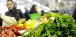 Pătrunjel cu pesticide retras de la comercializare din patru magazine