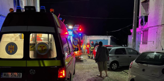50 de bârlădeni evacuați în miezul nopții, în urma unui incendiu violent care a izbucnit într-un bloc