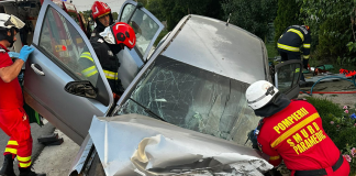 Accident la Ștefan cel Mare: o mașină a intrat într-un cap de pod