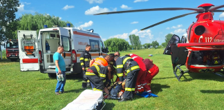Bărbat electrocutat după ce a atins o linie de înaltă tensiune cu o undiță