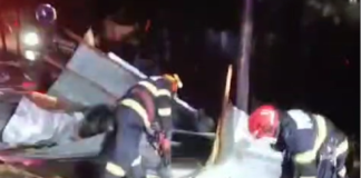 Acoperiș aruncat de furtună în stradă noaptea trecută la Huși
