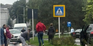 Accident grav în zona Școlii 2, Vaslui. Femeie lovită de mașină pe trecerea de pietoni