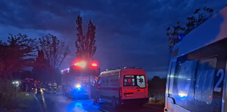 Accident grav la ieșirea din Bârlad spre Tecuri: trei tineri răniți după ce un Audi Q7 le-a aruncat mașina în șanț