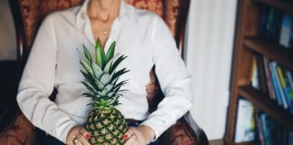 Ananas & Ciocolată – Combinația Ideală Pentru Romantism și Plăcere