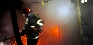 Bărbat de 80 de ani, cu arsuri grave pe 80% din corp, în urma unui incendiu, la Roșiești