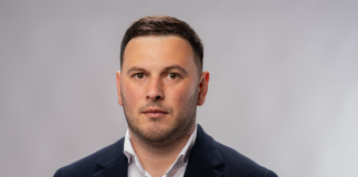Prefectul PSD Eduard Popica, eliberat din funcție de Guvern, după ce își dăduse demisia. Înlocuit cu subprefectul USR Andrei Șerban