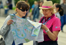 Numărul turiștilor scade în ritm accelerat