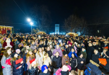 Peste 2000 de copii au însuflețit curtea Catedralei din Huși