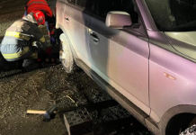 Grav accident la Buda: Învățătoare de 54 de ani strivită de propriul autoturism