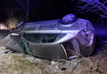 Accident la Giurcani: Autoturism răsturnat în șanț, două victime, una inconștientă