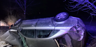 Accident la Giurcani: Autoturism răsturnat în șanț, două victime, una inconștientă