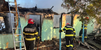 Pompierii au scos o butelie dintr-o casa cuprinsă de flăcări, la Pogonești