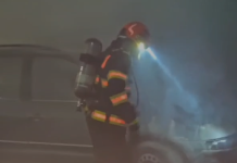 Incendiu la o mașină din parcarea unui supermarket din municipiul Vaslui