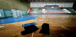 Ploile au avariat acoperișul Sălii Polivalente din Vaslui. Activitățile au fost suspendate