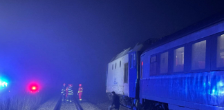 Tren cu 200 de călători blocat pe linie în urma unui incendiu, tractat de pompieri în gara Vaslui