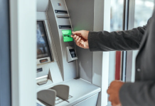 Urmărit și prins de polițist după ce a tâlhărit prin violență o femeie care voia să depună bani la bancomat