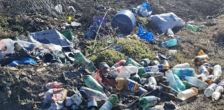 Gropile de gunoi improvizate rămân o realitate a județului