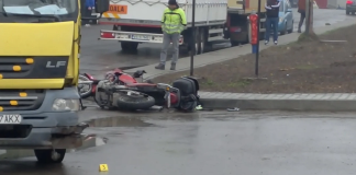 Accident la Vaslui în zona Mecanica: Un motociclist a derapat și s-a lovit de bordură