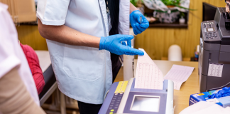 Cardul de sănătate rămâne valabil. Cartea electronică de identitate nu e obligatorie la medic
