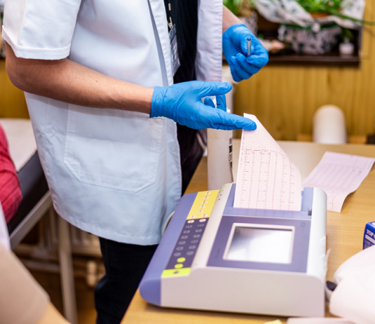Cardul de sănătate rămâne valabil. Cartea electronică de identitate nu e obligatorie la medic