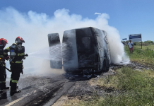 Nu a mai rămas nimic dintr-o dubiță cuprinsă de flăcări pe DN 24