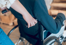 Indemnizația de însoțitor pentru gradul I de invaliditate crește de la 1 iulie 2026: cum se calculează și cine sunt beneficiarii