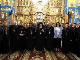 Episcopia Hușilor găzduește Adunarea generală a Federației Filantropia a Patriarhiei Române. Părintele Vladimir Beregoi a primit Ordinul „Sfântul Ioan Gură de Aur”