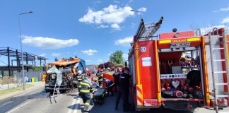 Accident la intrare în Vaslui dinspre Bârlad. Șoferul unui camion, strivit în cabină