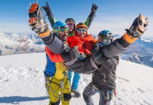 De la Pușcași pe Acoperișul Lumii! Un vasluian de 75 de ani a cucerit Everestul (8.848,86m)!