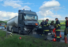 Doi oameni au murit, după ce maşina lor a intrat pe contrasens şi s-a izbit de o autocisternă